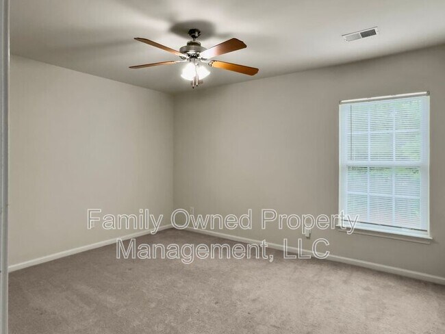 Building Photo - 8753 Red Oak Dr