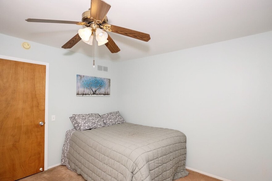 Building Photo - 28115 Little Mack Ave