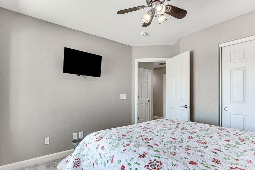 Building Photo - 3043 E Fremont Rd