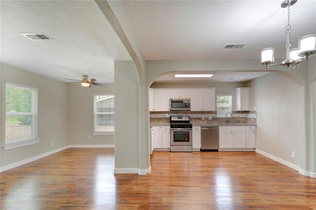 Building Photo - 503 W Grady Dr