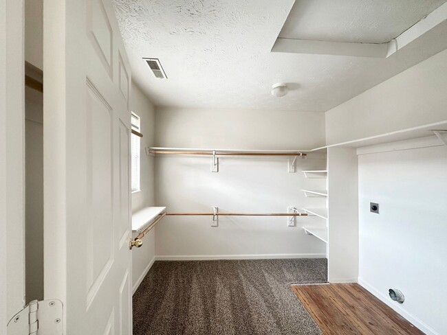 Building Photo - Adrian College Less than 2 miles away*********** Sand Creek 1 Bedroom*************Rent $999/month