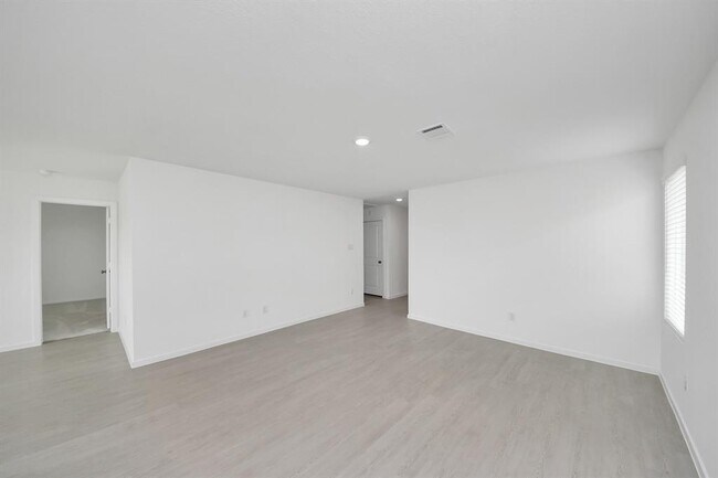 Building Photo - 25657 Rose Creek Dr