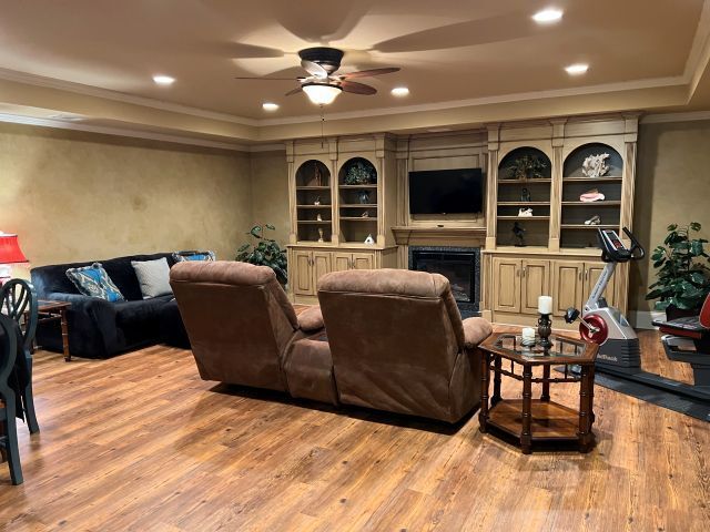 Building Photo - 8910 Pinehurst Cove