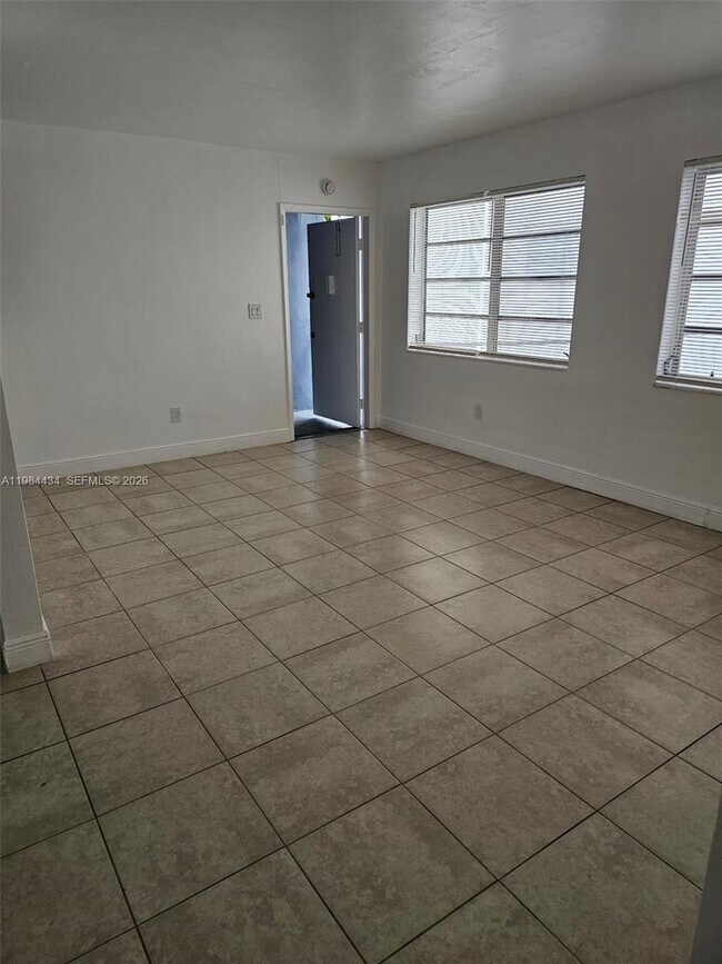 Building Photo - 16851 NE 21st Ave