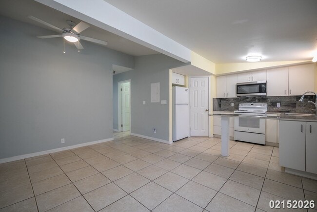 Building Photo - $2800 / 2 Bed / 1 Bath / 1 Parking IN WAIALUA