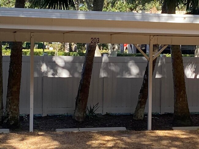 Building Photo - 800 Coquina Ln