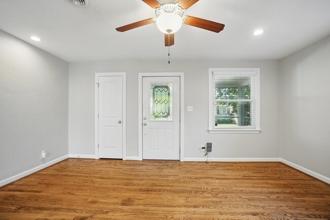 Building Photo - 144 W Randall Ave