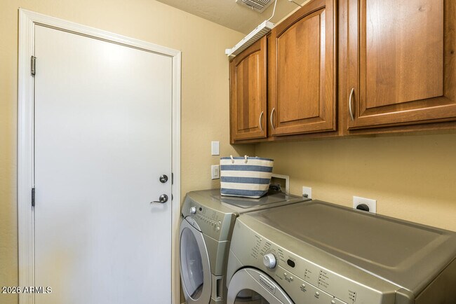 Building Photo - 1664 E Bridgeport Pkwy