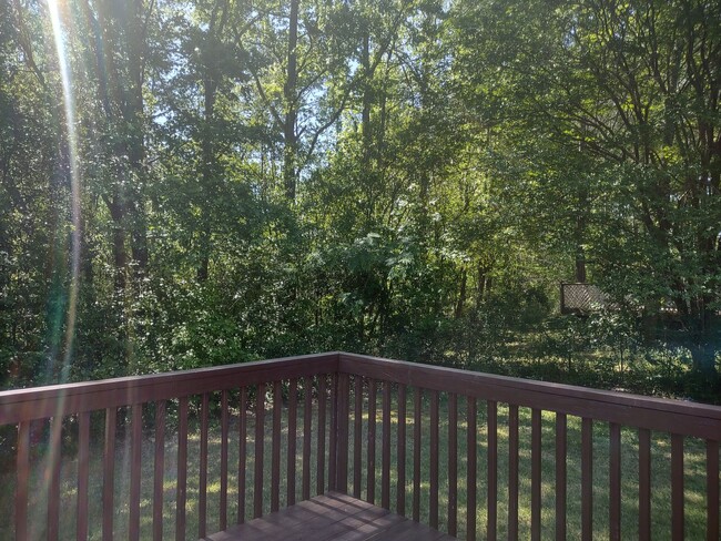 Building Photo - Wonderful Three Bedroom Home in Northeast ...