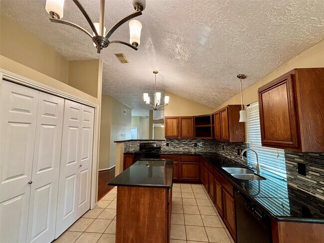 Building Photo - 12702 Meadway Ct