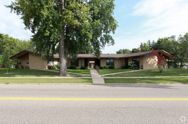 Primary Photo - Sunshine Courts