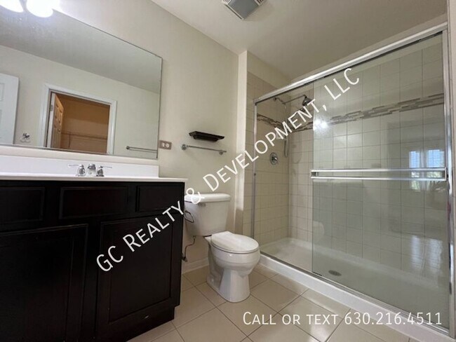 Building Photo - 2522 Dunraven Ave
