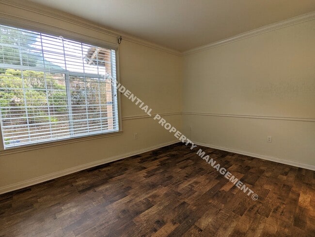Building Photo - Incredible Two Bed, Two Bath, Condo in Lux...