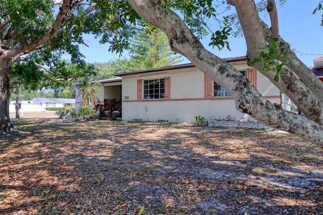 Building Photo - 4845-4825 25th Ave N
