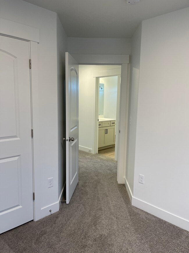 Building Photo - 1099 N Ledger Dr