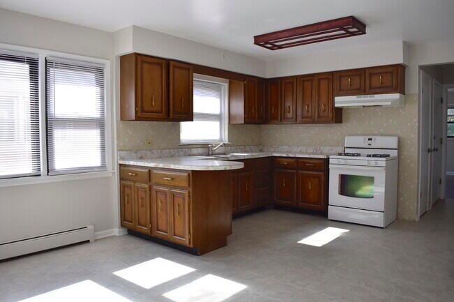 Building Photo - 2848 N Auxplaines St