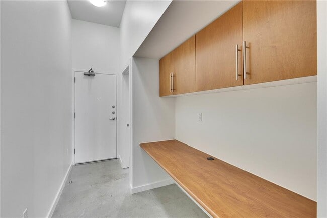 Building Photo - 2235 E 6th St