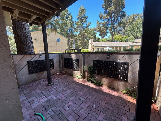 Building Photo - 570 Peach St