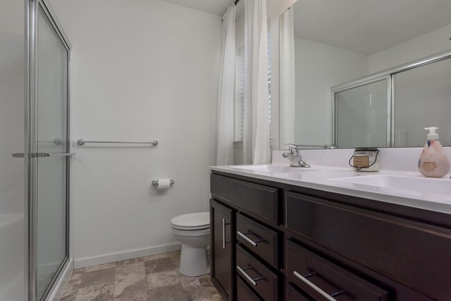 Building Photo - Beautiful 3bed, 2.5 bath in Harrisburg - Move in ready!