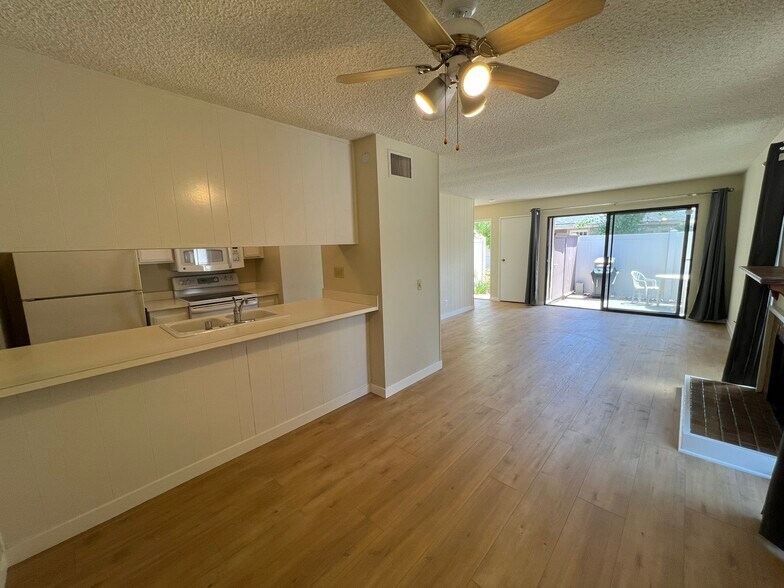 Building Photo - 28549 Conejo View Dr