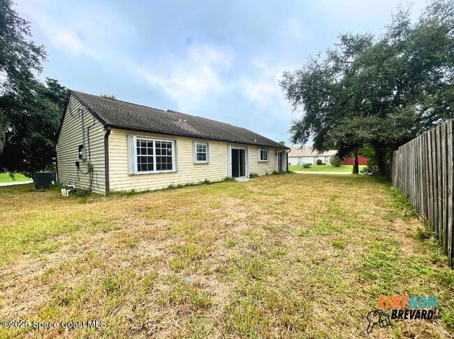 Building Photo - 601 7 Gables Cir SE