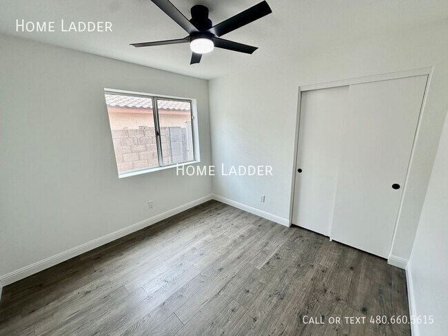 Building Photo - 2640 E Mallory St