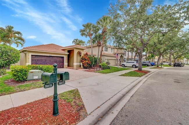 Building Photo - 16417 Sapphire Pl