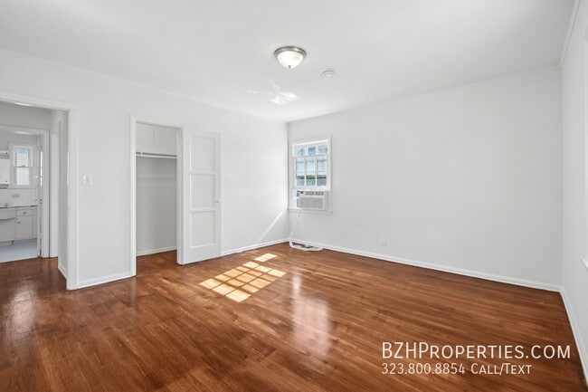 Building Photo - 1047 1/2 S Holt Ave-