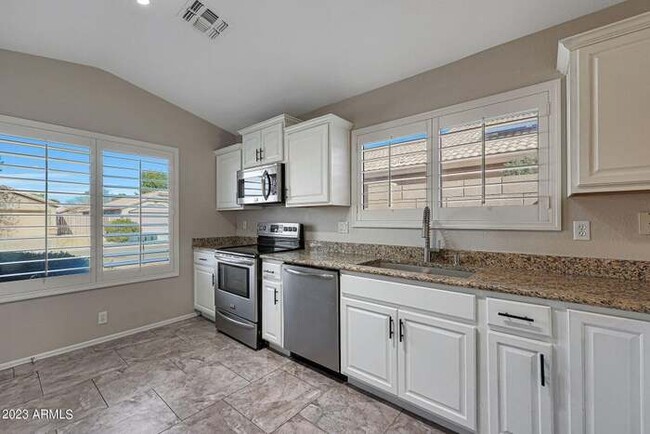 Building Photo - Stunning 3-bedroom, 2-bath home