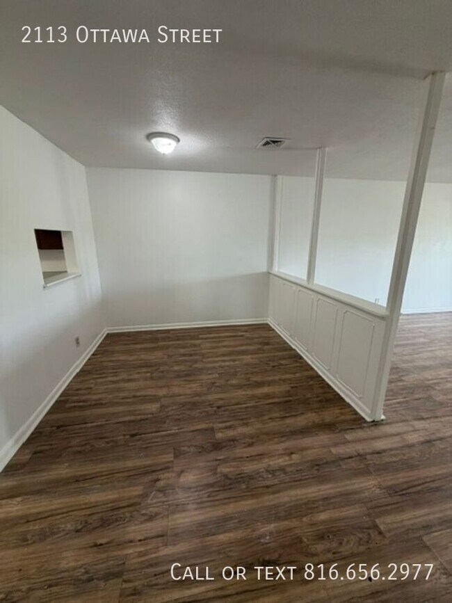 Building Photo - 2113 Ottawa St