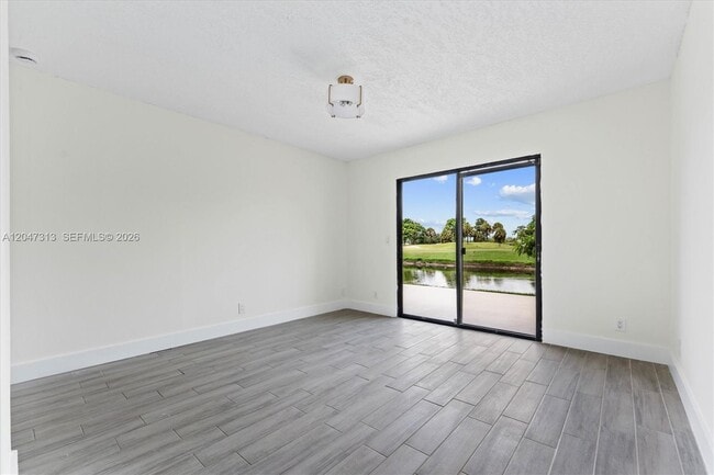 Building Photo - 2025 SW 82nd Ave