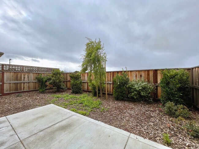 Building Photo - Beautiful Duets at Westfield in Hollister