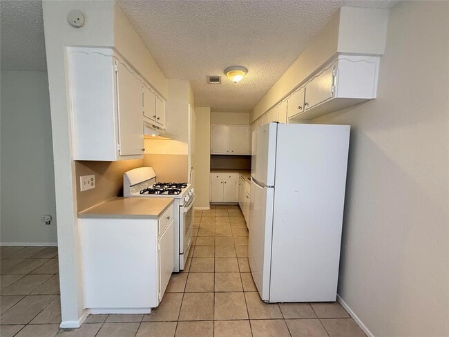 Building Photo - 10613 Golden Quail Dr