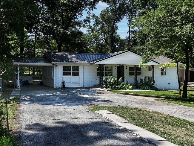 Building Photo - 3249 Howell Dr