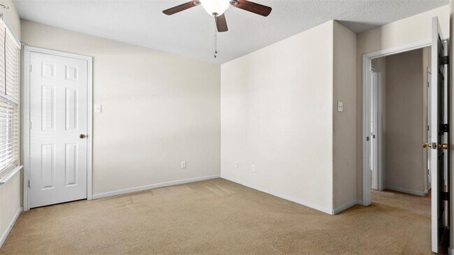 Building Photo - 4211 Old Arbor Way