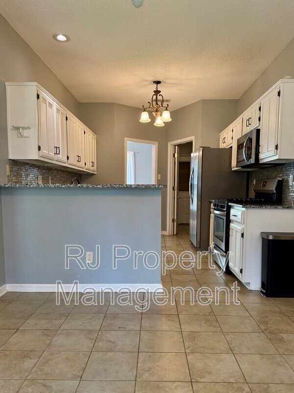 Building Photo - 6095 E Everett Hill Cir