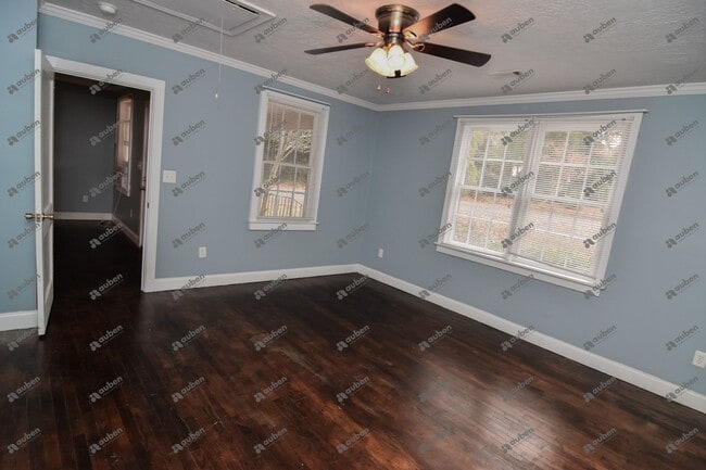 Building Photo - $900- Beautifully Updated 1-Bedroom, 1-Bat...