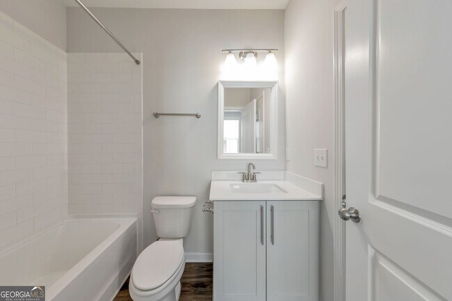 Building Photo - 910 Brees Ct