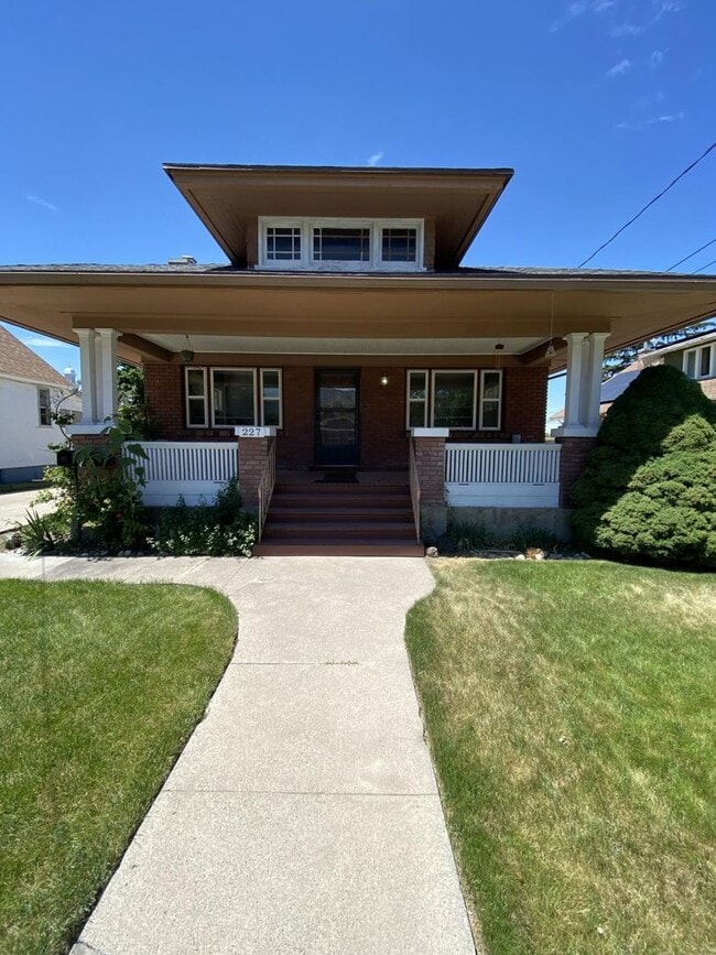 Building Photo - 227 N 400 E