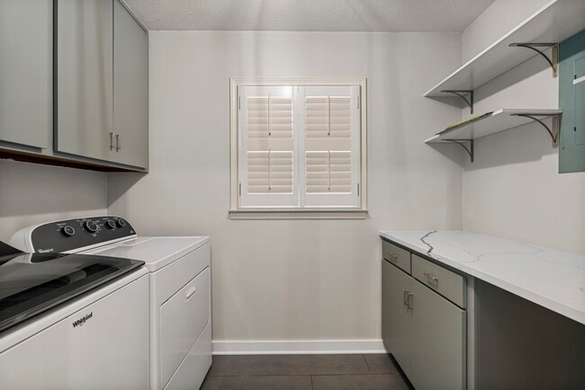 Building Photo - 5827 Winvelly Dr