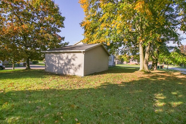 Building Photo - 3 bedroom 3 bathroom Single Family Home