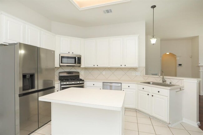 Building Photo - 25215 Aughton Dr