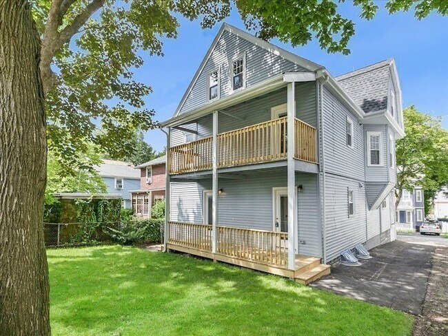 Building Photo - 18 Laurel St