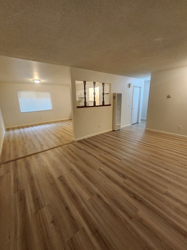 Building Photo - L77700