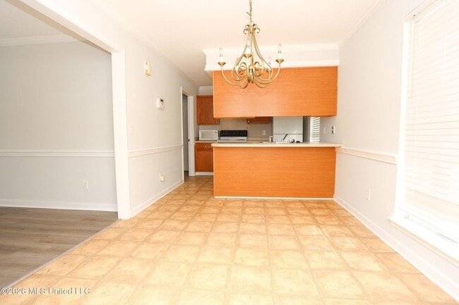 Building Photo - 1123 Bullrun Dr