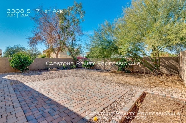 Building Photo - Gorgeous 3 Bedroom 2 Bath Home In Phoenix!