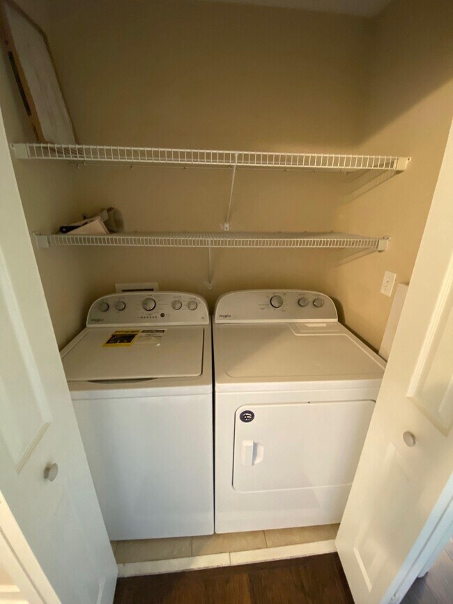 Building Photo - 1930 Honolulu Ln