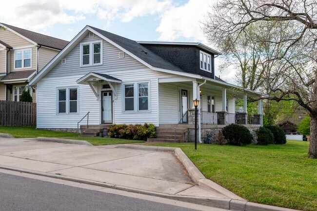 Primary Photo - 5002 Dakota Ave