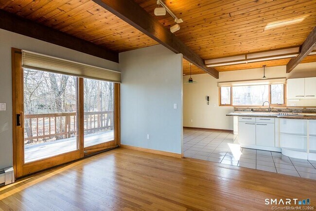 Building Photo - 80 Skyline Dr