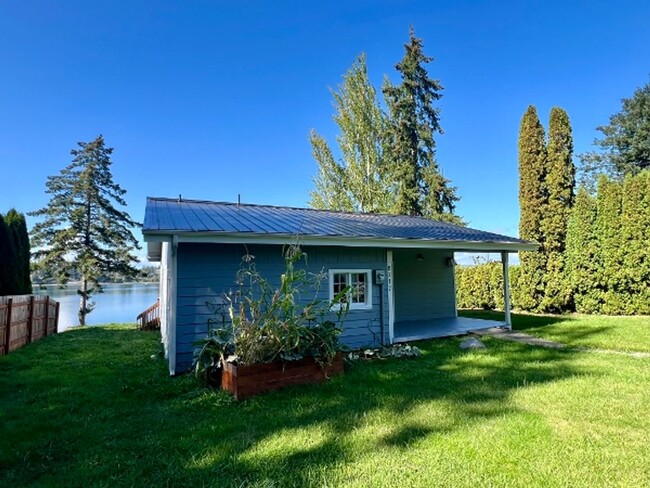 Building Photo - PENDING APPLICATION; Beachfront Cabin - Do...